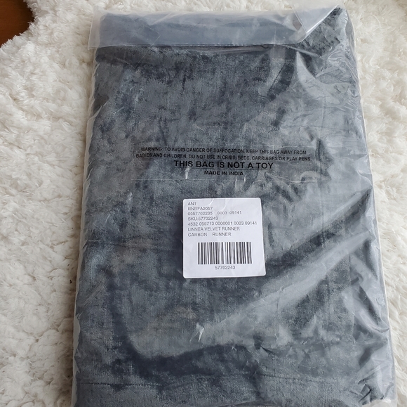 Anthropologie Linnea Crushed Velvet Table Runner - Picture 5 of 6